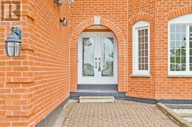 Photo du bâtiment - 878 Grandview St N