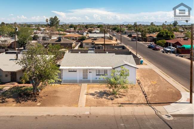Foto del edificio - 3Bed/1.5Bath House at Northern Ave/31st Ave! Move-In Ready on 07/16/2026! -- NO HOA!