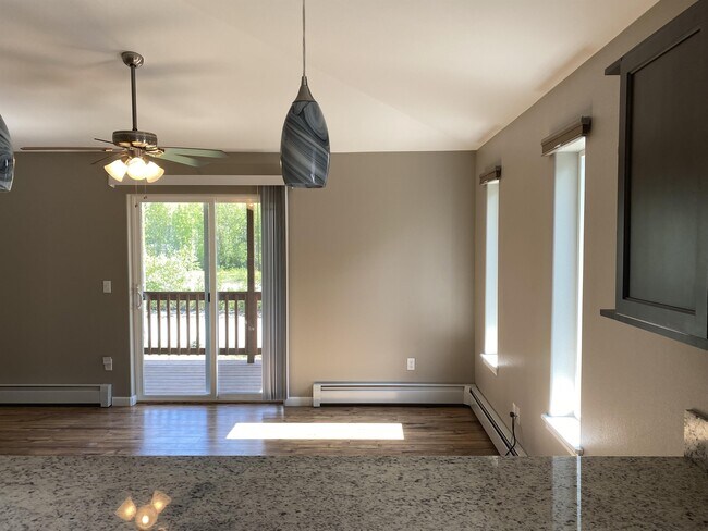 Foto del edificio - 8545 Lynnette Dr