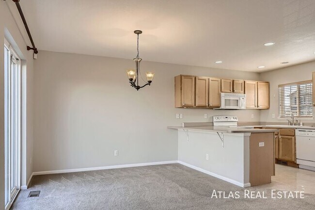 Foto del edificio - 4526 Crow Creek Dr