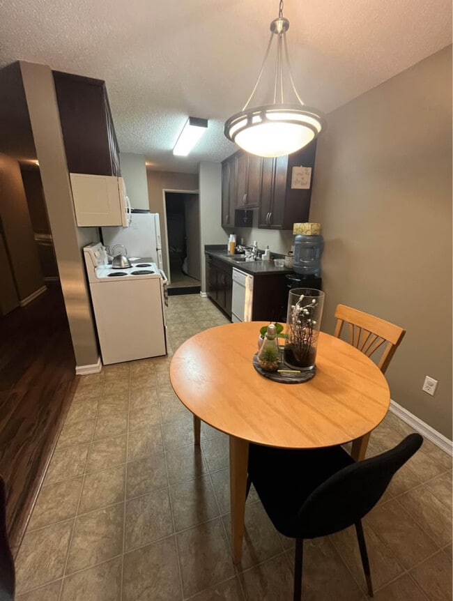 Building Photo - 1580 Olive Diefenbaker Dr