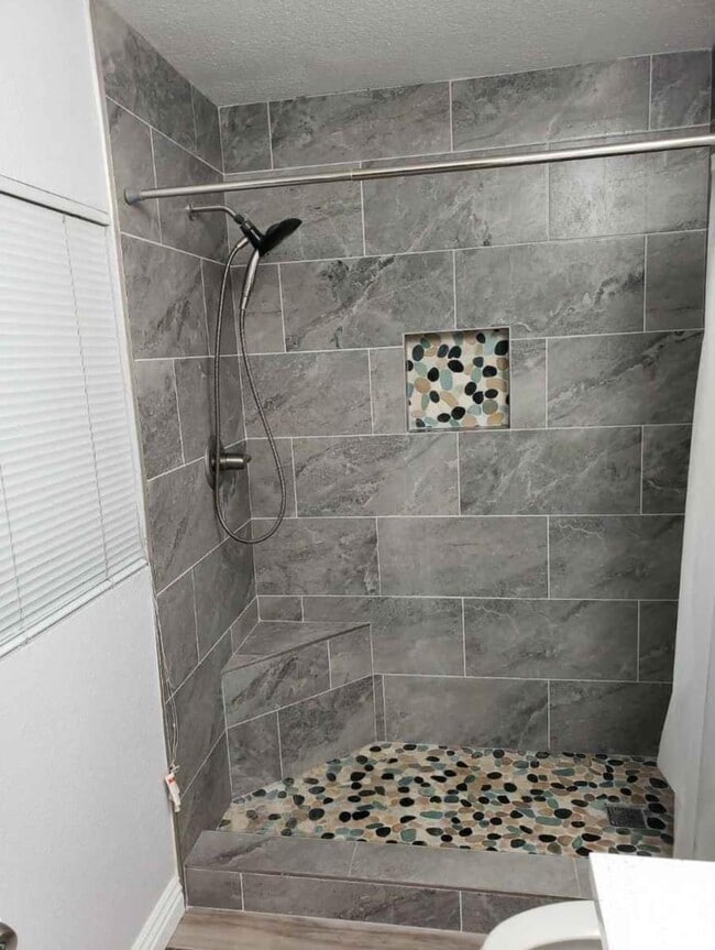 Foto del edificio - 12003 Gladhill Rd