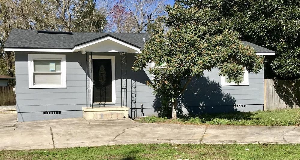 Updated 3/1 in Cedar Hills House for Rent in Jacksonville, FL
