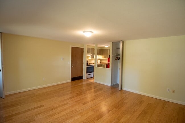 Building Photo - One Bedroom condo in Northampton