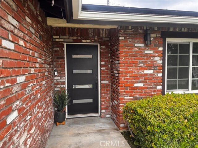 Building Photo - 925 Royal Oaks Dr