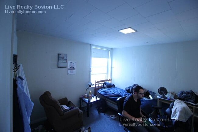 Building Photo - 11 Bostonia Ave