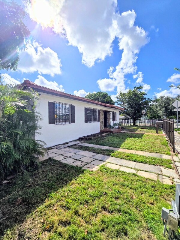 Building Photo - 5451 SW 5th Terrace