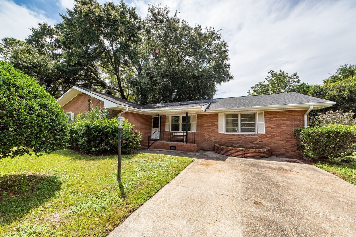 Primary Photo - 4 Bedroom 3 Bath Home in Battery Point - J...