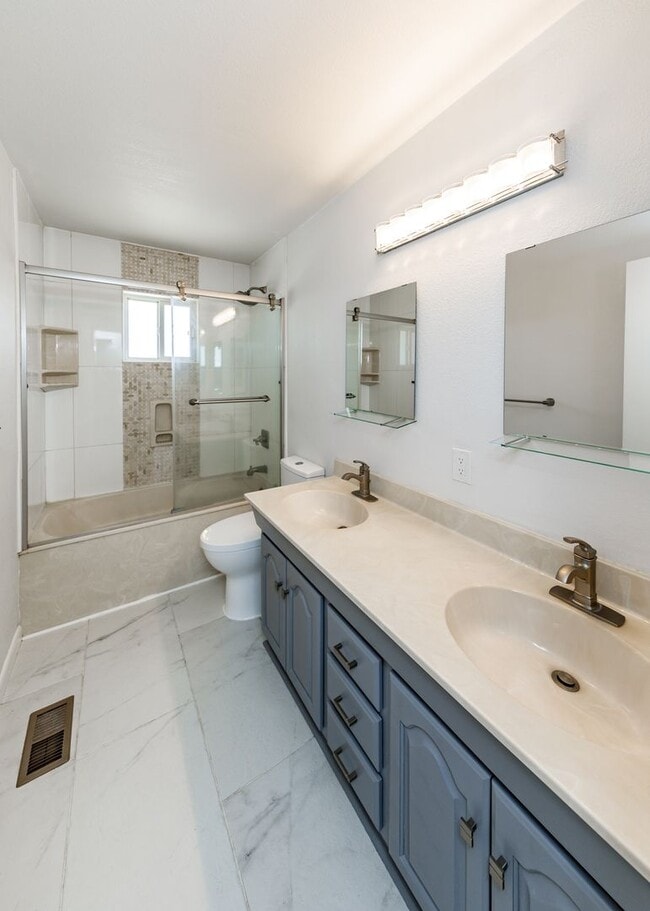 Foto del edificio - Spacious Ranch Living – 3 Beds, 2 Baths, 2 Car Garage & Large Backyard