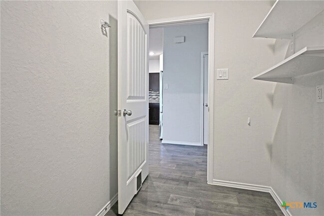 Foto del edificio - 884 Armadillo Dr