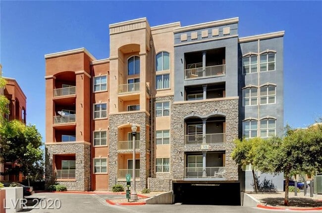 Building Photo - Modern Condo Living with Luxury Finishes in a Gated Community!