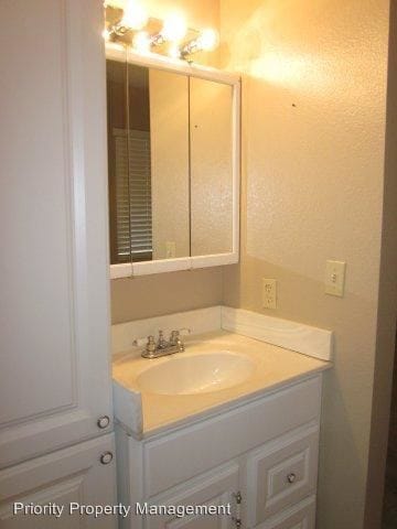 Building Photo - 7070 Mountain Moss Dr