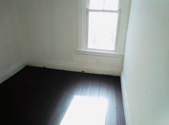 Building Photo - 362 9th St