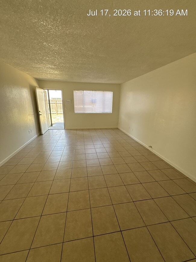 Building Photo - 81 E Hazelwood Dr