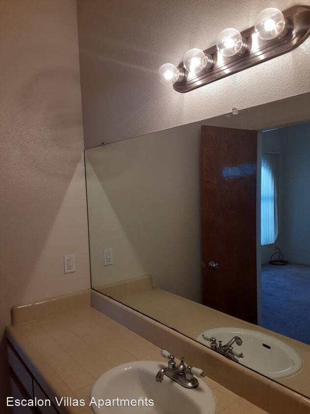 Building Photo - 118 E Escalon Ave