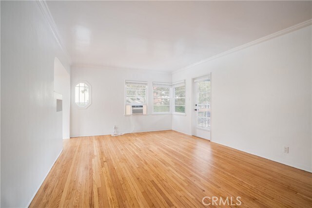 Foto del edificio - 265 N Swall Dr