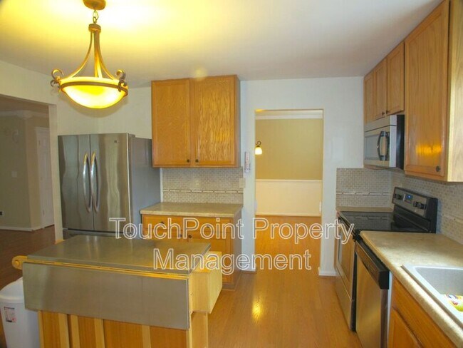 Foto del edificio - 8007 Bristle Ln