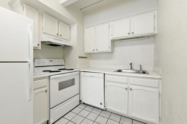 Building Photo - 1 Bed 1 Bath Condo In The Heart Of Denver