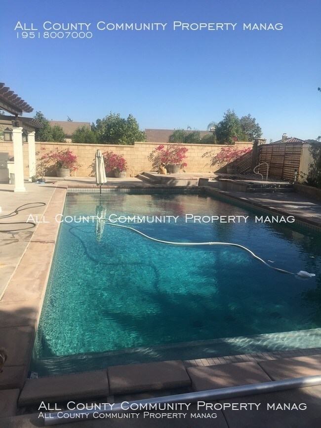 Building Photo - Greer Ranch 5 Bedroom Pool Home with Solar