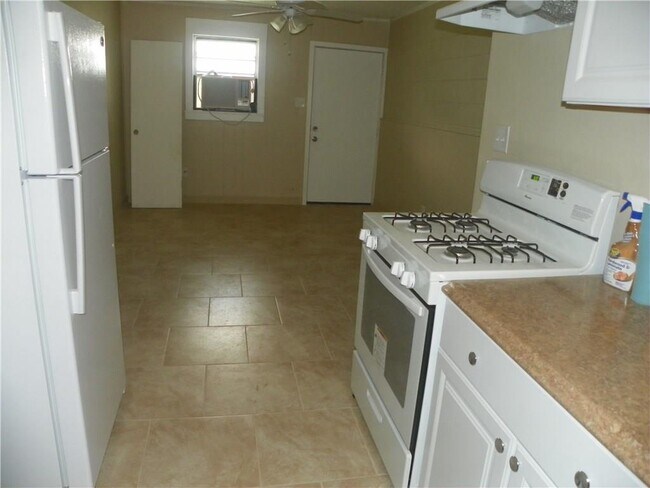 Foto del edificio - 2608 Rogers Ave