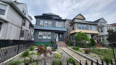 Building Photo - 19 Mt Pleasant Ave