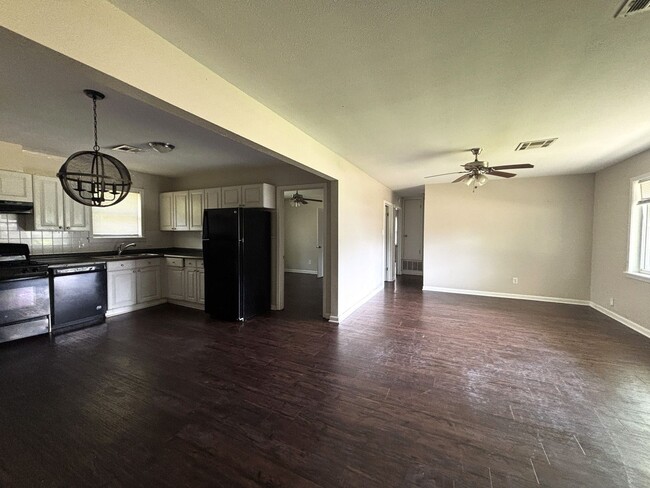 Foto del edificio - GREAT STARTER HOME IN SOUTH BOSSIER NEAR BABF