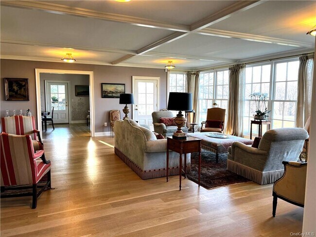 Foto del edificio - 420 Carpenter Hill Rd