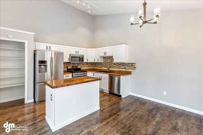 Building Photo - 8973 Northwood Park Cir