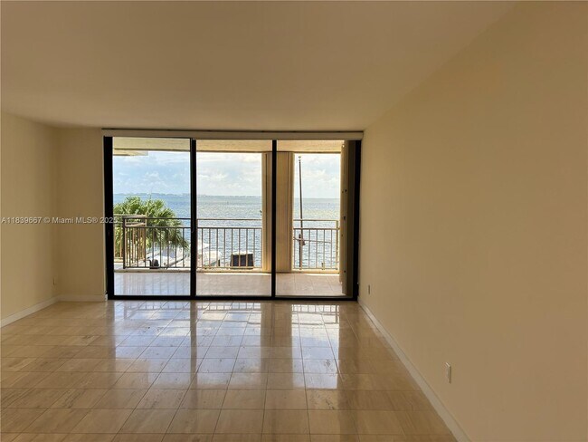 Foto del edificio - 1632 S Bayshore Ct