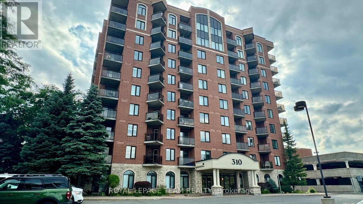 Primary Photo - 310-310 Central Park Dr