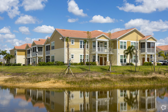 Longitude 81 Apartments - Estero, Fl 