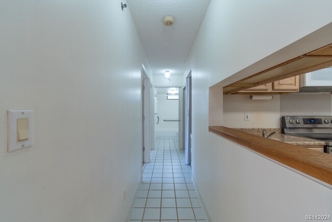 Building Photo - $1950 - 2BD/1BA/1 Assigned Stall Condo in ...