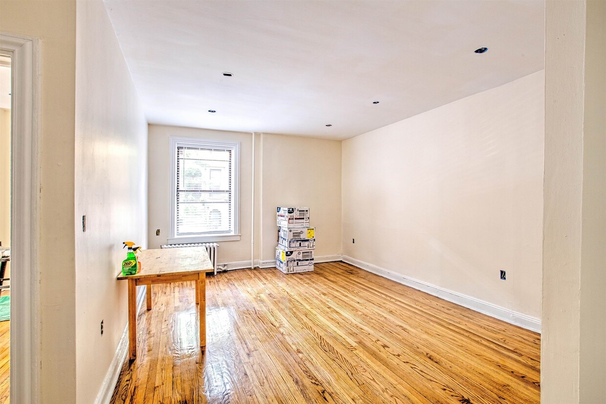 87 Mercer St Unit 1B, Jersey City, NJ 07302 Room for Rent in Jersey