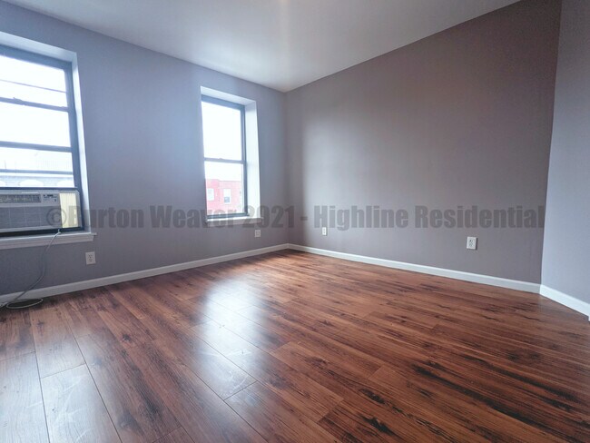 Building Photo - 483 5th Ave