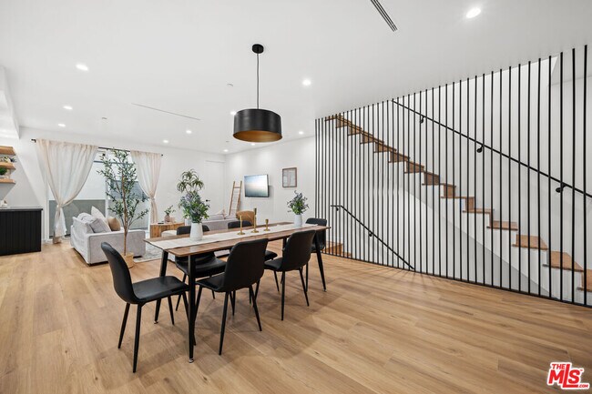 Foto del edificio - 839 N McCadden Pl