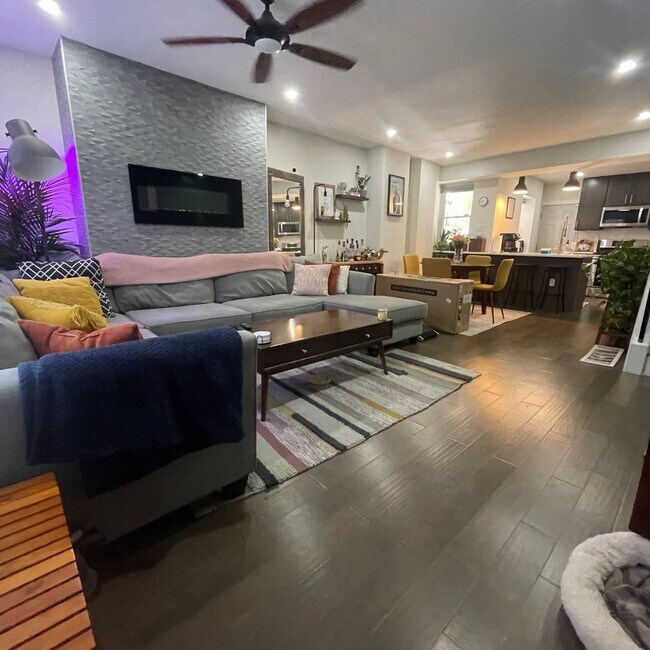 Building Photo - Unique&Updated Point Breeze Row home with ...