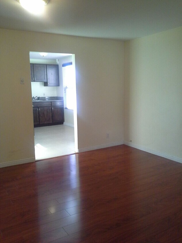 Foto principal - Affordable Downtown Apartment