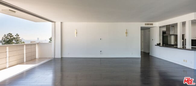 Building Photo - 8787 Shoreham Dr