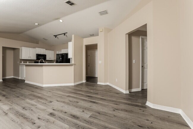 Foto del edificio - 210 Bloxam Ave