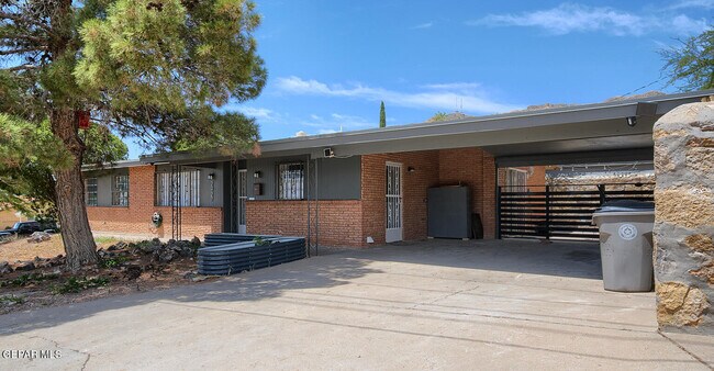 Building Photo - 2927 Harrison Ave