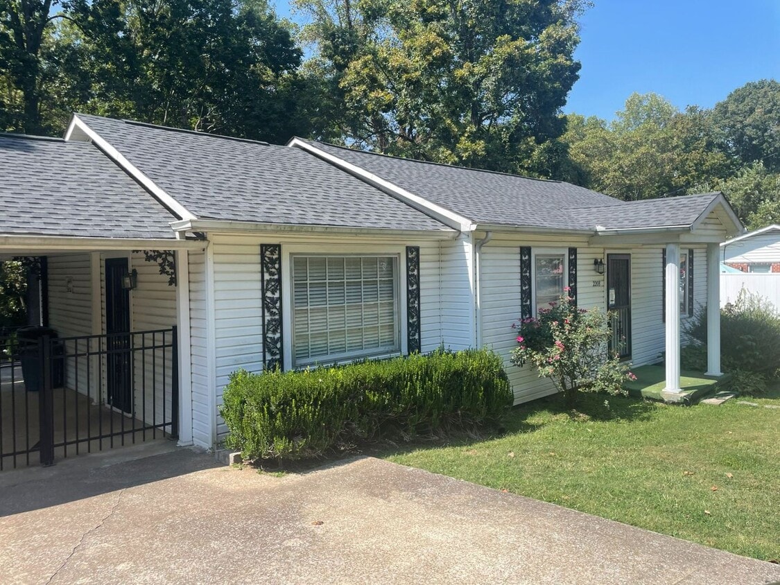 Foto principal - 3 Bedroom Home For Rent Near Exit 4!