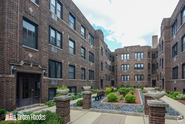 Building Photo - 750 W Addison St