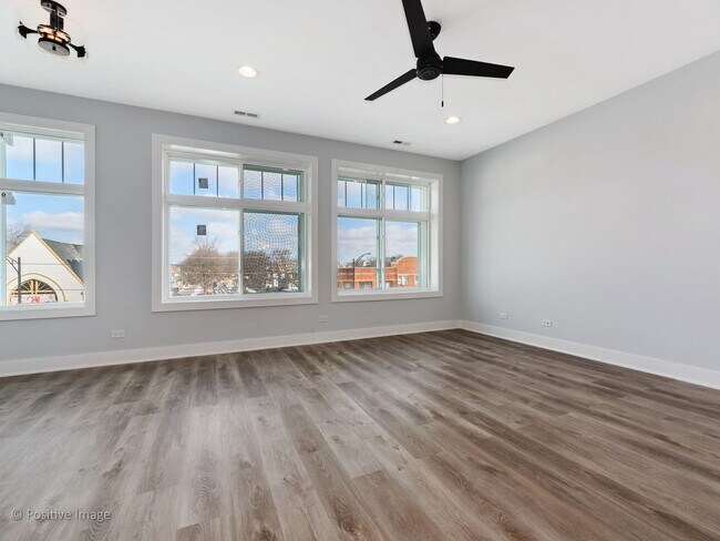 Building Photo - 4013 N Pulaski Rd