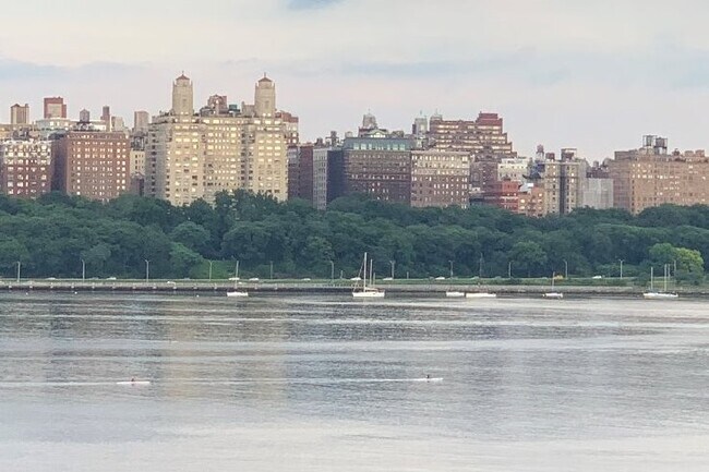 Foto del edificio - 7311 River Rd