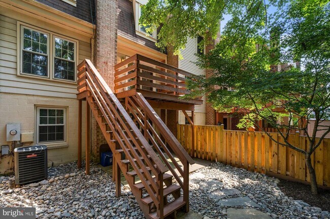 Building Photo - 2902 Village Spring Ln