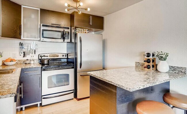 Foto del edificio - 1032 N Clarkson St