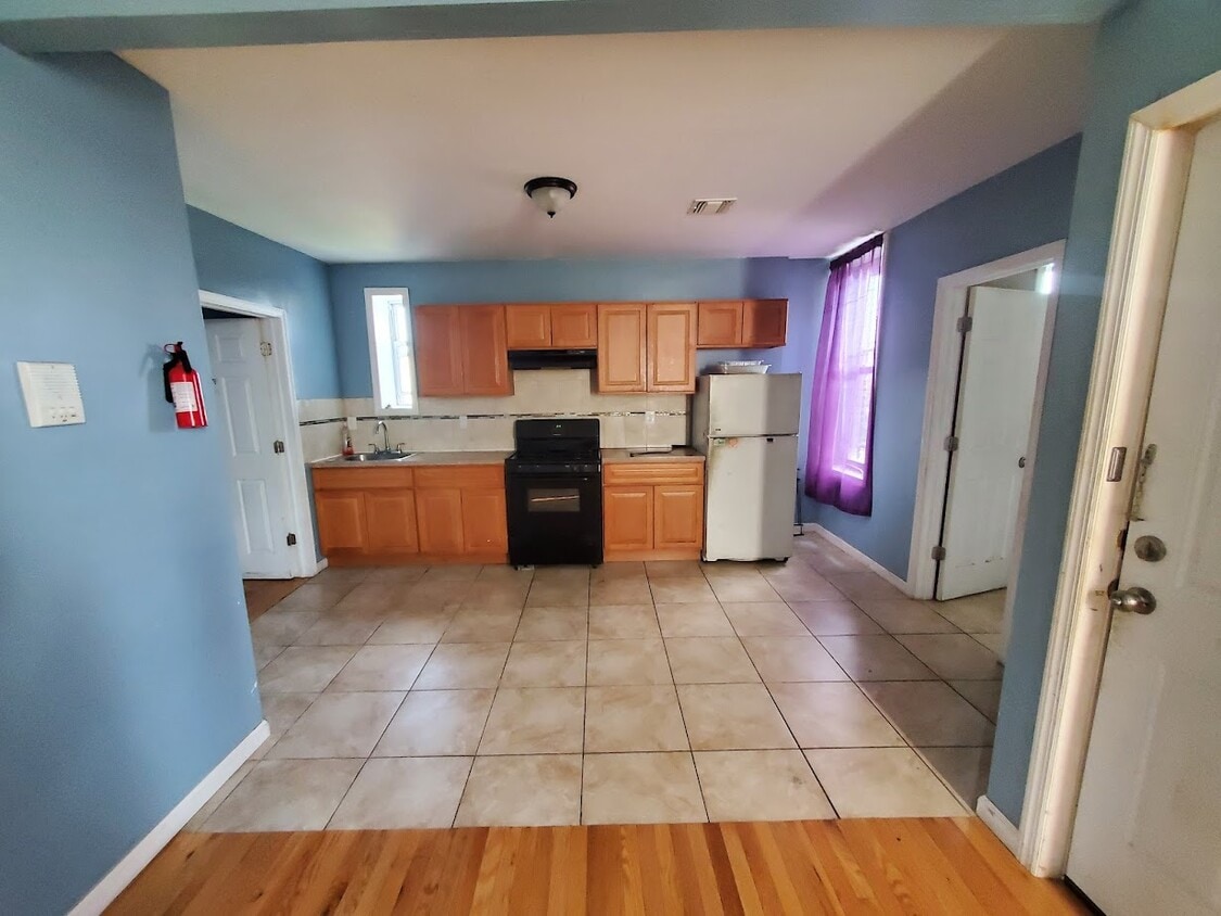 Primary Photo - 529 18th Ave