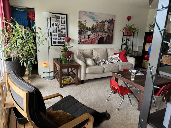 Building Photo - 12955-12101 101 St NW