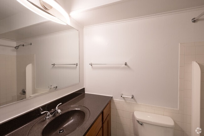 2BR, 1BA - 775SF - Deer Valley Apartments
