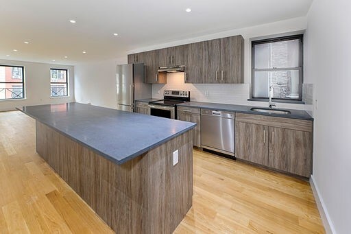 Building Photo - 100 Rivington St